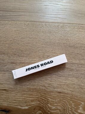 Jones Road Mascara in Pale Pink Box